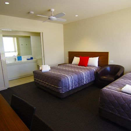 Jane Eliza Motor Inn Суон-Хилл Экстерьер фото