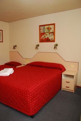 Jane Eliza Motor Inn Суон-Хилл Экстерьер фото