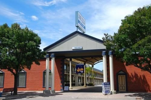 Jane Eliza Motor Inn Суон-Хилл Экстерьер фото
